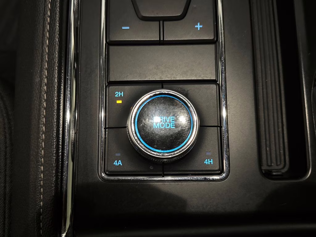 2022 Oxford White Ford Expedition XLT 4X4 SUV