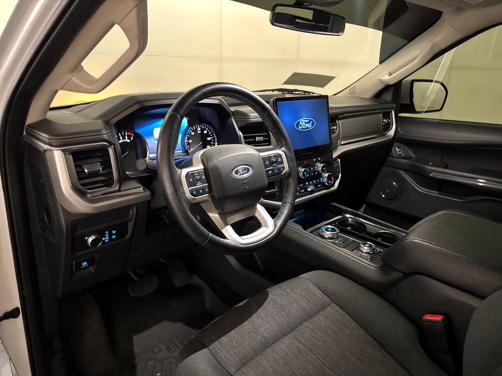 2022 Oxford White Ford Expedition XLT 4X4 SUV