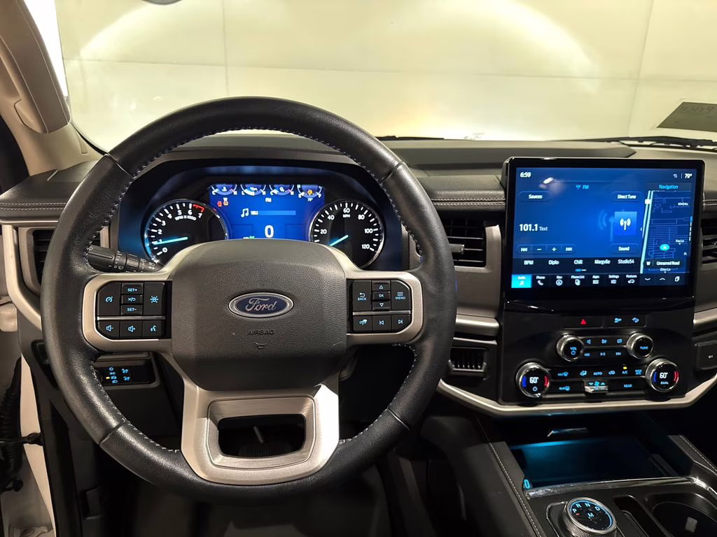 2022 Oxford White Ford Expedition XLT 4X4 SUV