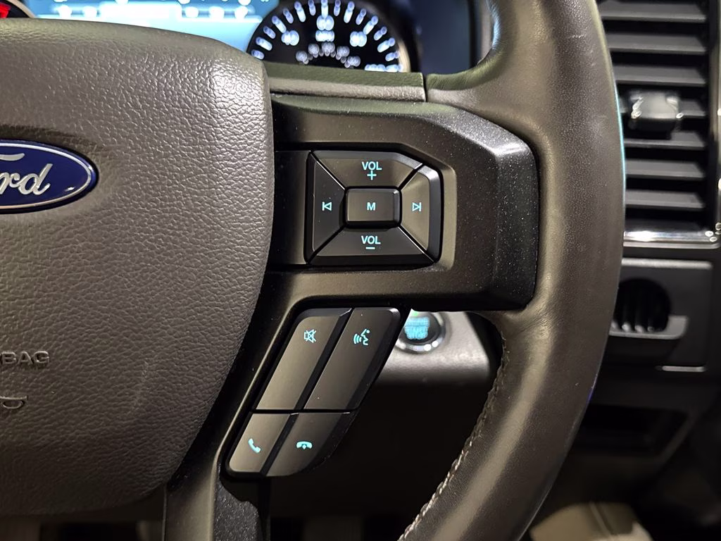 2018 White Platinum Clearcoat Metallic Ford Expedition Limited RWD SUV