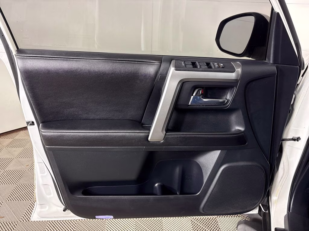 2015 Super White Toyota 4Runner SR5 RWD SUV