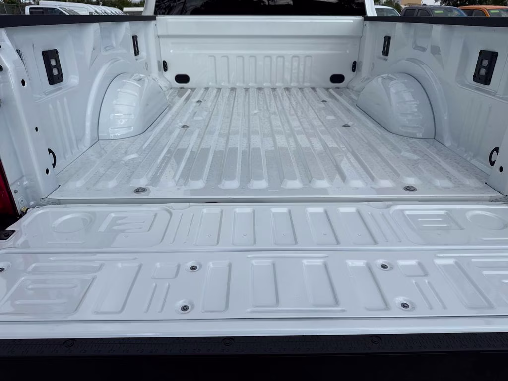 2026 Star White Metallic Tri-Coat Ford Super Duty F-250 SRW Lariat 4X4 Truck
