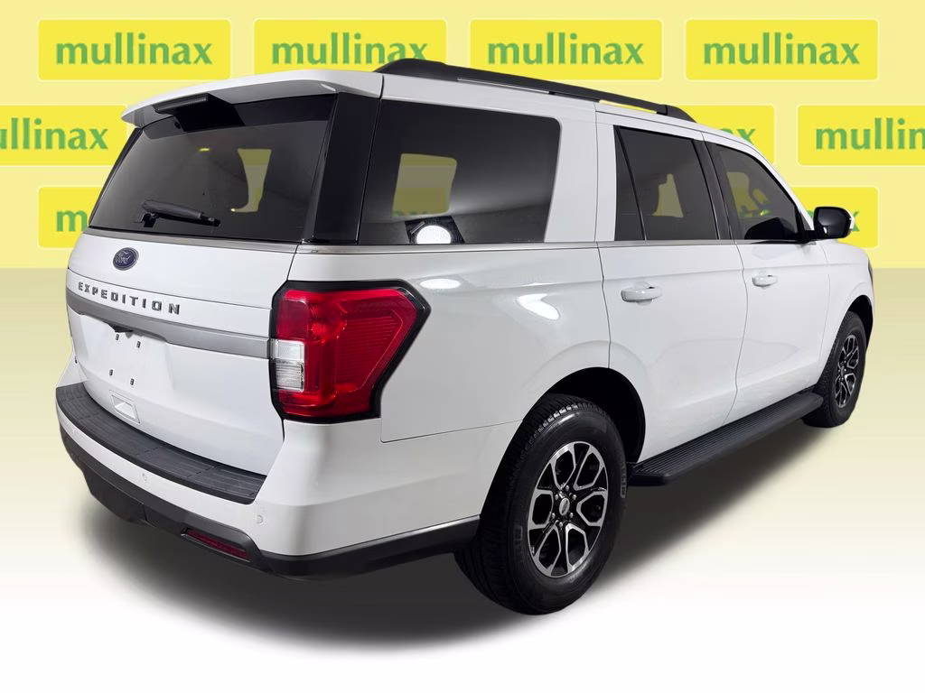 2022 Oxford White Ford Expedition XLT 4X4 SUV