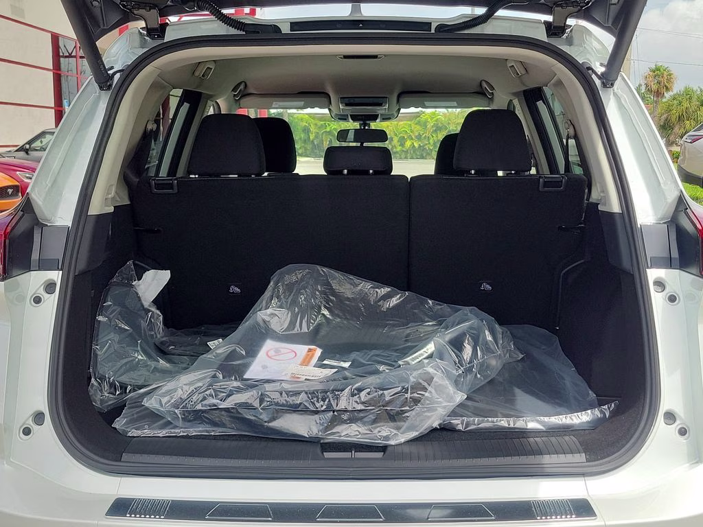 2026 Everest White Pearl Tricoat Nissan Rogue SV FWD SUV