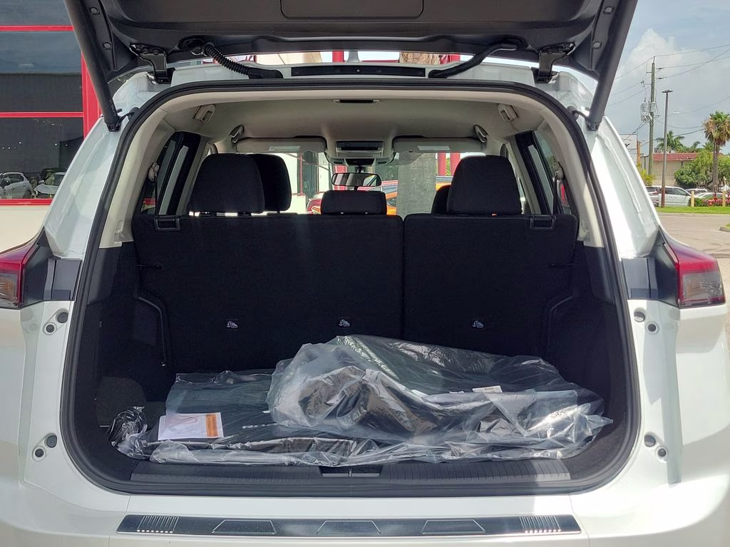 2026 Everest White Pearl Tricoat Nissan Rogue SV FWD SUV