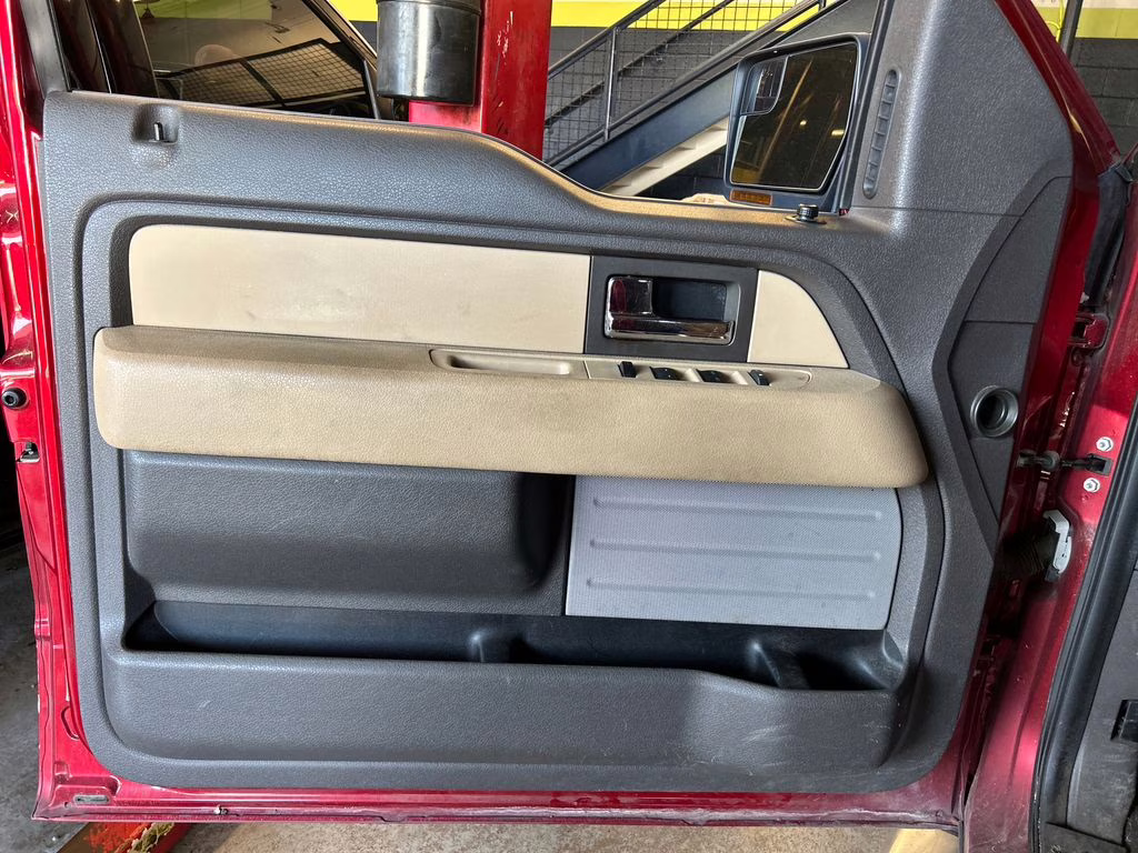 2013 Ruby Red Metallic Tinted Clearcoat Ford F-150 XLT RWD Truck
