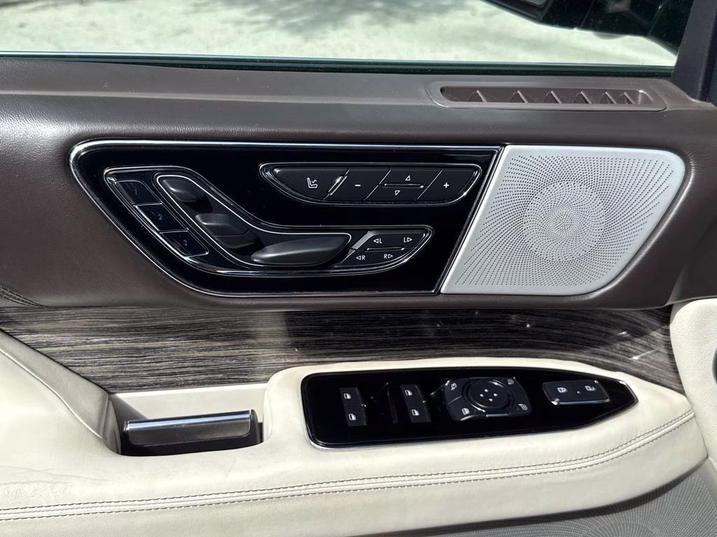 2020 Infinite Black Lincoln Navigator L Black Label 4X4 SUV