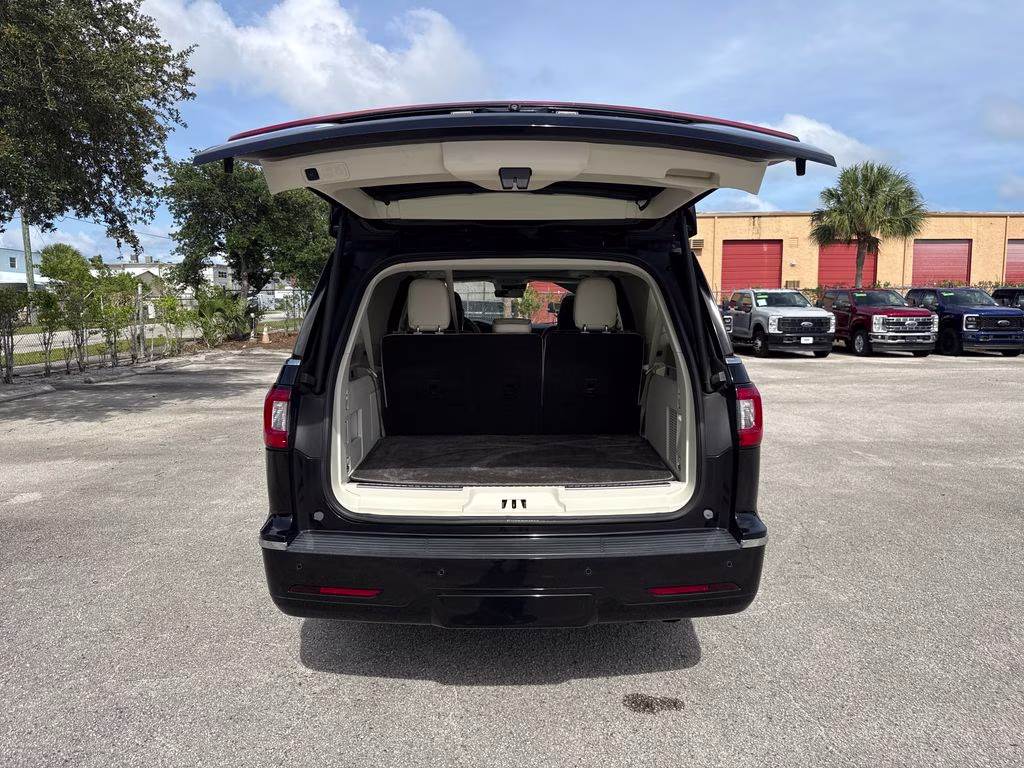 2020 Infinite Black Lincoln Navigator L Black Label 4X4 SUV