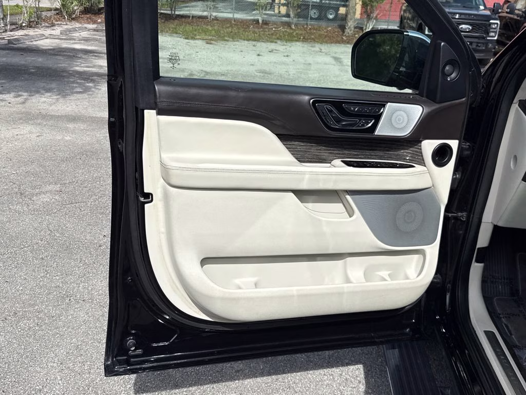 2020 Infinite Black Lincoln Navigator L Black Label 4X4 SUV