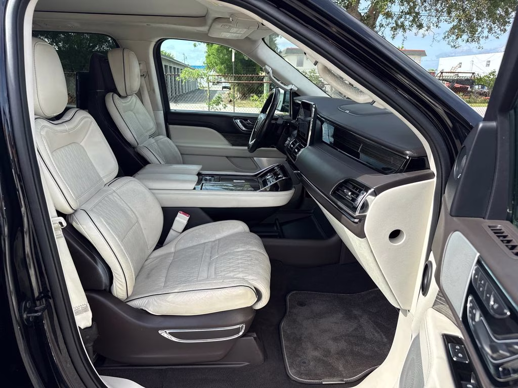 2020 Infinite Black Lincoln Navigator L Black Label 4X4 SUV
