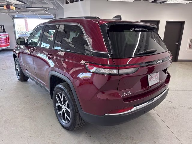 2023 Velvet Red Pearlcoat Jeep Grand Cherokee Limited 4X4 SUV