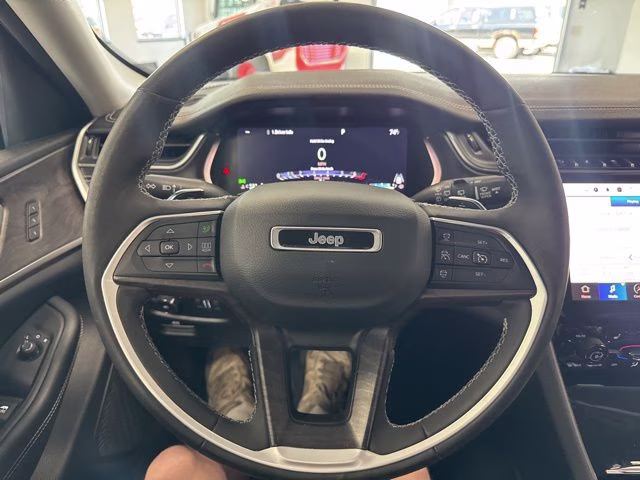 2023 Velvet Red Pearlcoat Jeep Grand Cherokee Limited 4X4 SUV