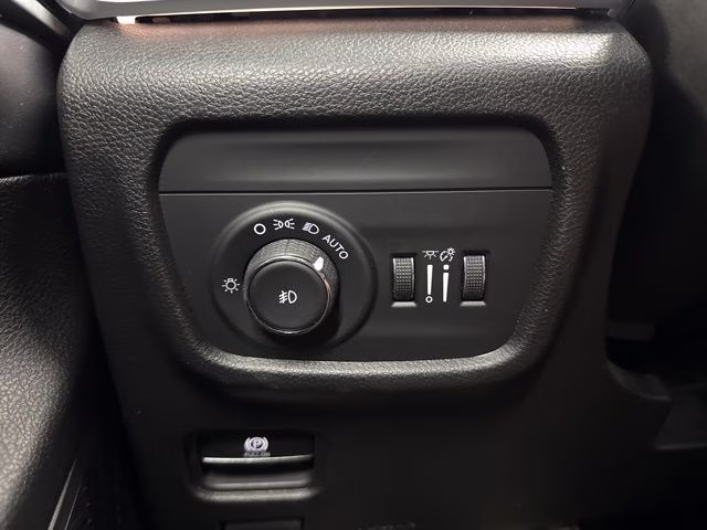 2023 Velvet Red Pearlcoat Jeep Grand Cherokee Limited 4X4 SUV