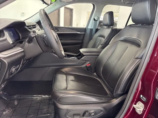 2023 Velvet Red Pearlcoat Jeep Grand Cherokee Limited 4X4 SUV
