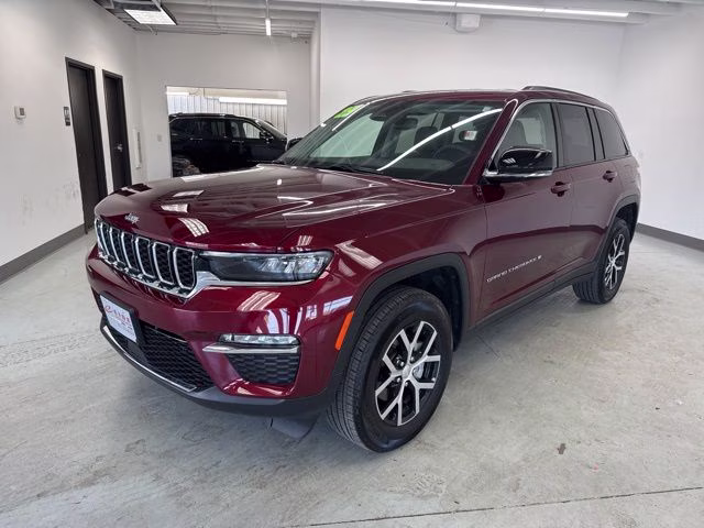 2023 Velvet Red Pearlcoat Jeep Grand Cherokee Limited 4X4 SUV