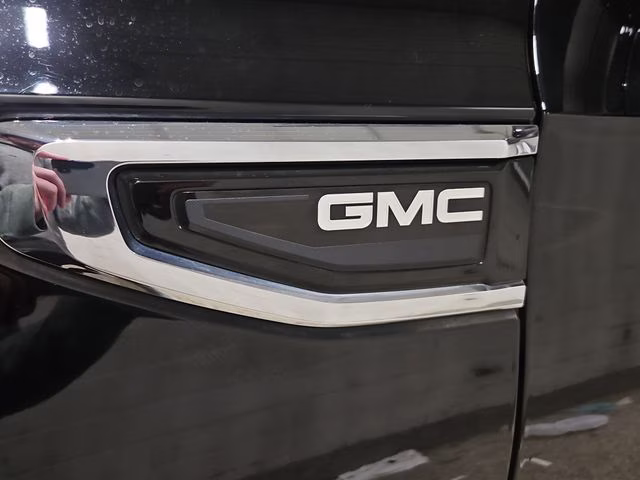 2023 Onyx Black GMC Yukon XL SLT 4X4 SUV