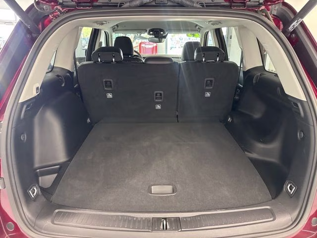 2023 Velvet Red Pearlcoat Jeep Grand Cherokee Limited 4X4 SUV
