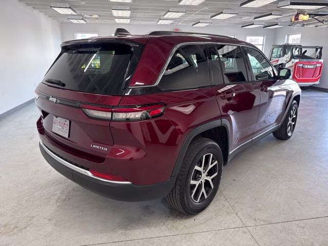2023 Velvet Red Pearlcoat Jeep Grand Cherokee Limited 4X4 SUV