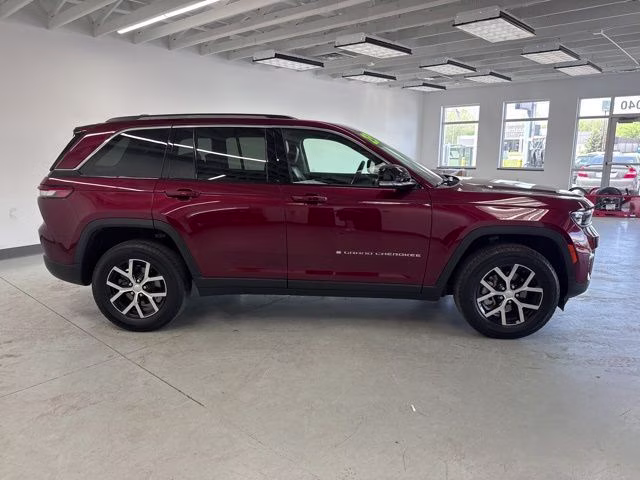 2023 Velvet Red Pearlcoat Jeep Grand Cherokee Limited 4X4 SUV