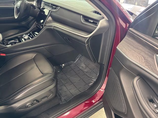 2023 Velvet Red Pearlcoat Jeep Grand Cherokee Limited 4X4 SUV