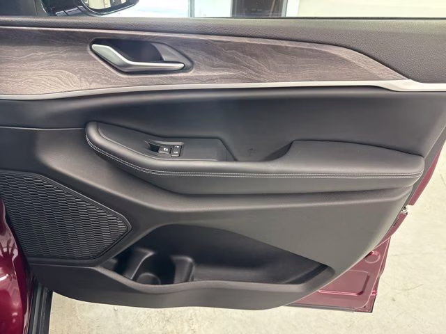 2023 Velvet Red Pearlcoat Jeep Grand Cherokee Limited 4X4 SUV