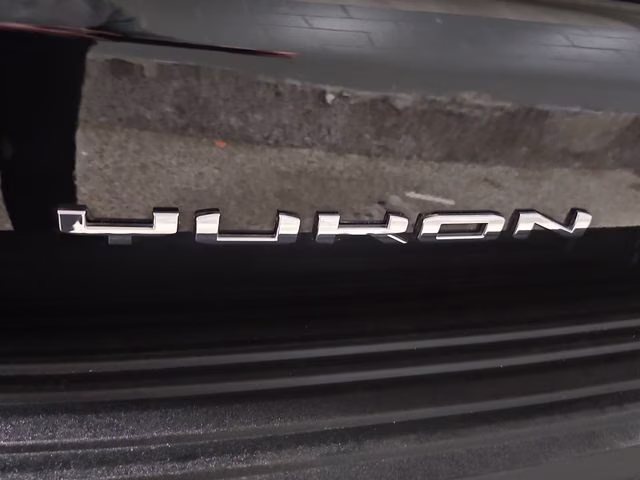 2023 Onyx Black GMC Yukon XL SLT 4X4 SUV