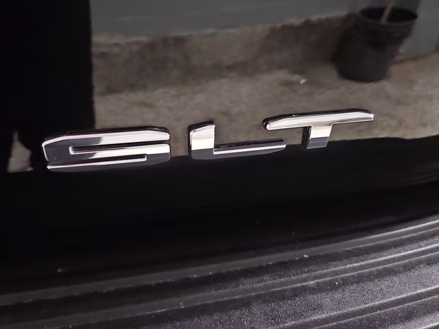 2023 Onyx Black GMC Yukon XL SLT 4X4 SUV