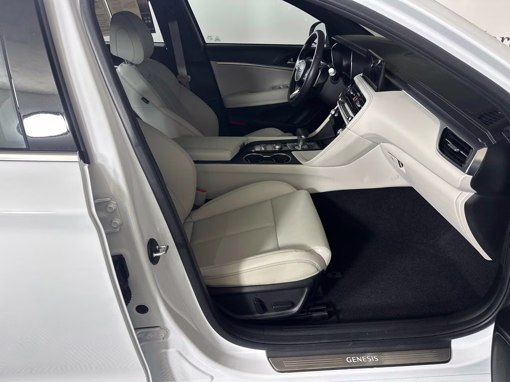 2025 Alta White Genesis G70 2.5T RWD Sedan
