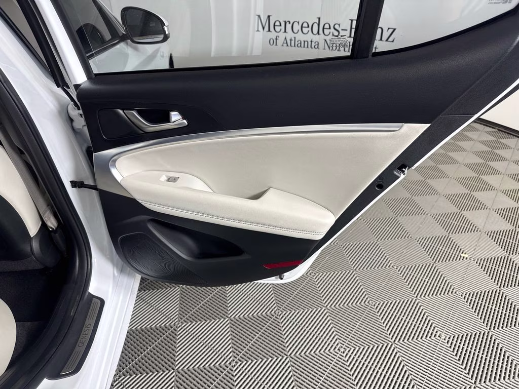 2025 Alta White Genesis G70 2.5T RWD Sedan