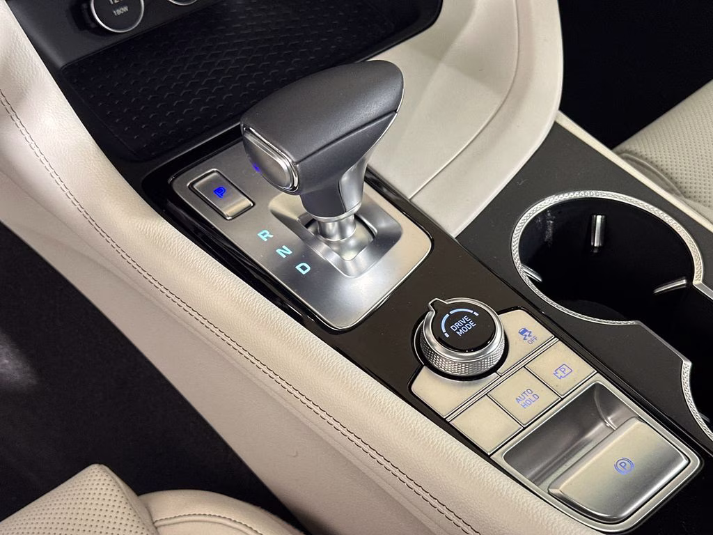 2025 Alta White Genesis G70 2.5T RWD Sedan