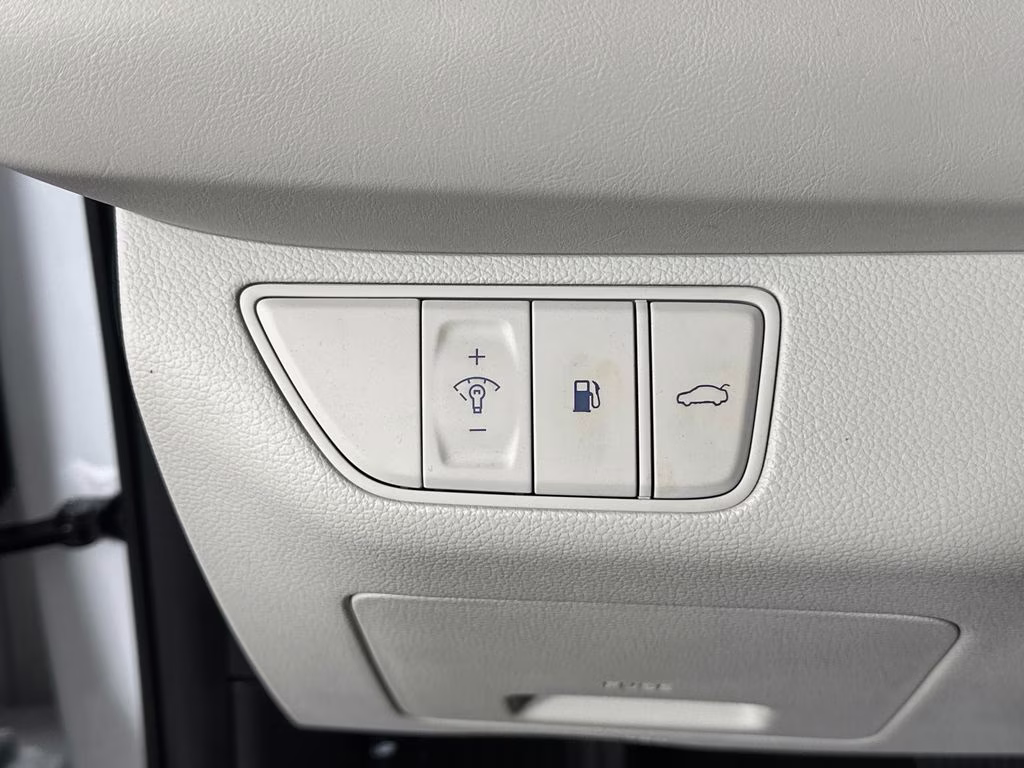 2025 Alta White Genesis G70 2.5T RWD Sedan
