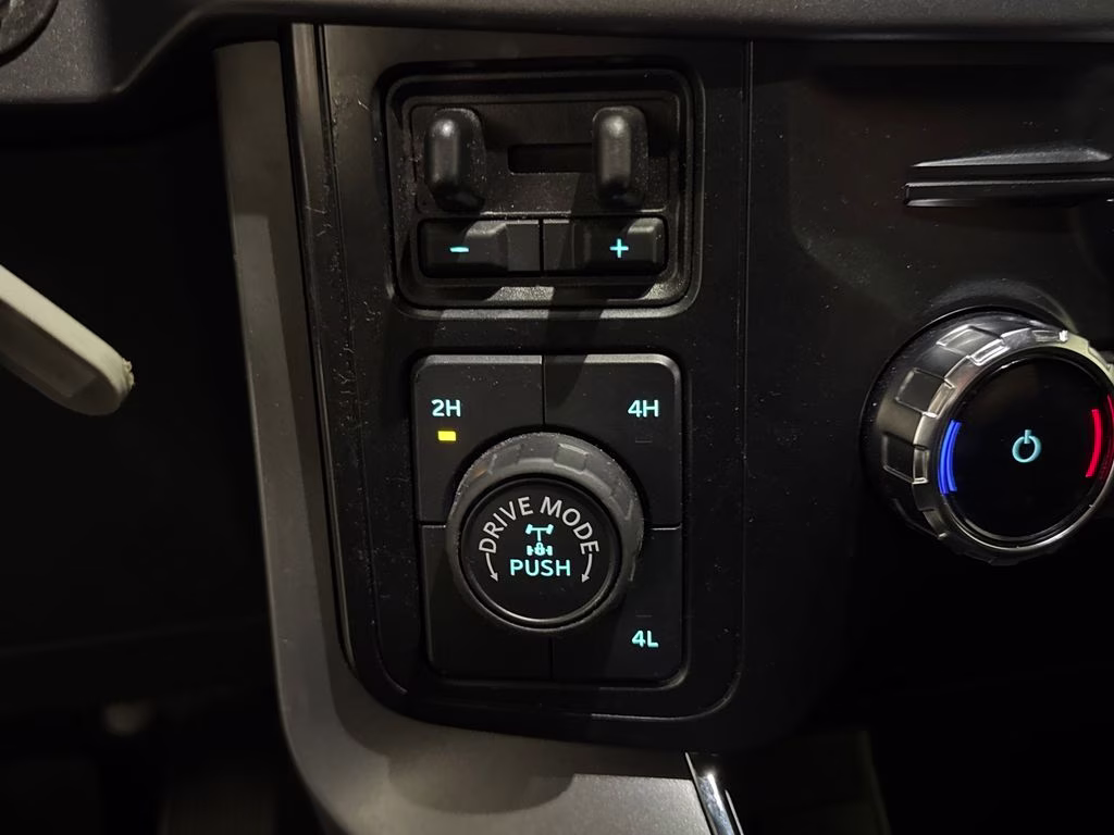 2025 Antimatter Blue Metallic Ford F-150 XLT 4X4 Truck