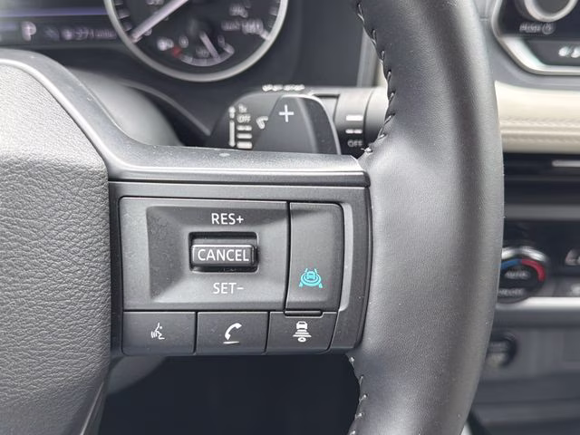 2025 Everest White Pearl Nissan Rogue SV FWD SUV