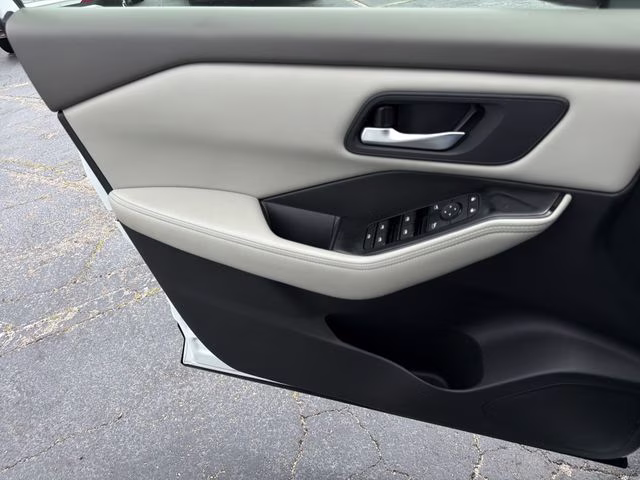 2025 Everest White Pearl Nissan Rogue SV FWD SUV