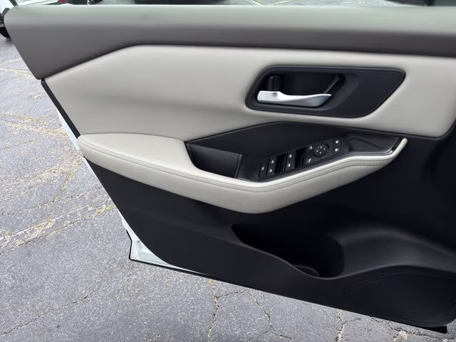 2025 Everest White Pearl Nissan Rogue SV FWD SUV