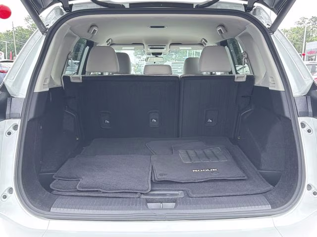 2025 Everest White Pearl Nissan Rogue SV FWD SUV