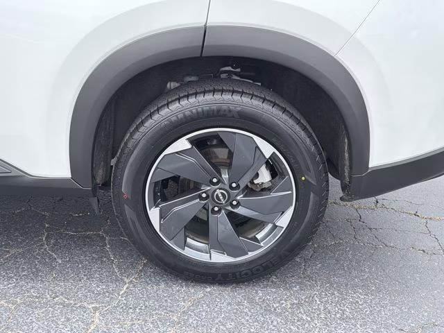 2025 Everest White Pearl Nissan Rogue SV FWD SUV
