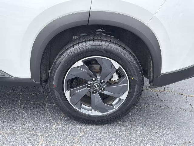 2025 Everest White Pearl Nissan Rogue SV FWD SUV