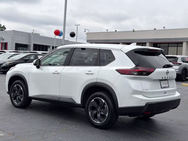2025 Everest White Pearl Nissan Rogue SV FWD SUV