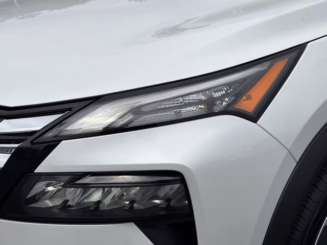 2025 Everest White Pearl Nissan Rogue SV FWD SUV