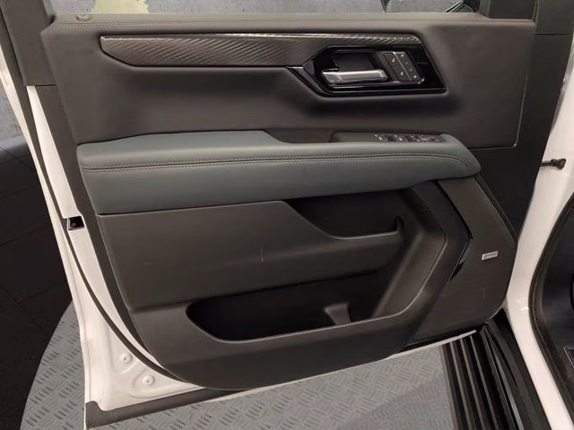 2025 Summit White GMC Yukon AT4 4X4 SUV