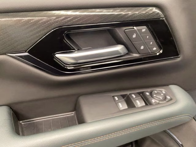 2025 Summit White GMC Yukon AT4 4X4 SUV