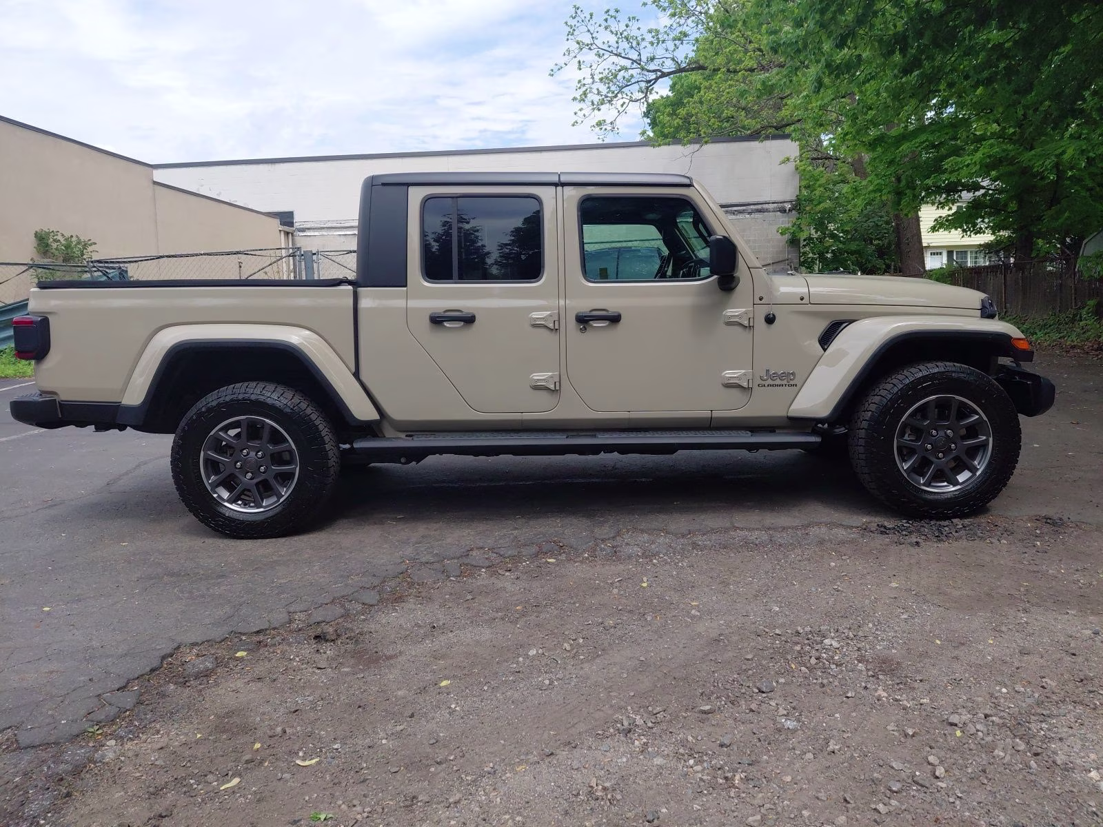 2020 Gobi Clearcoat Jeep Gladiator Overland 4X4 Truck