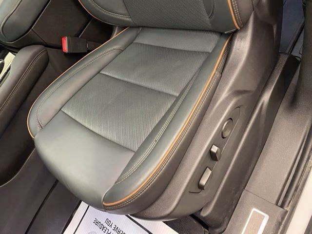 2025 Summit White GMC Yukon AT4 4X4 SUV