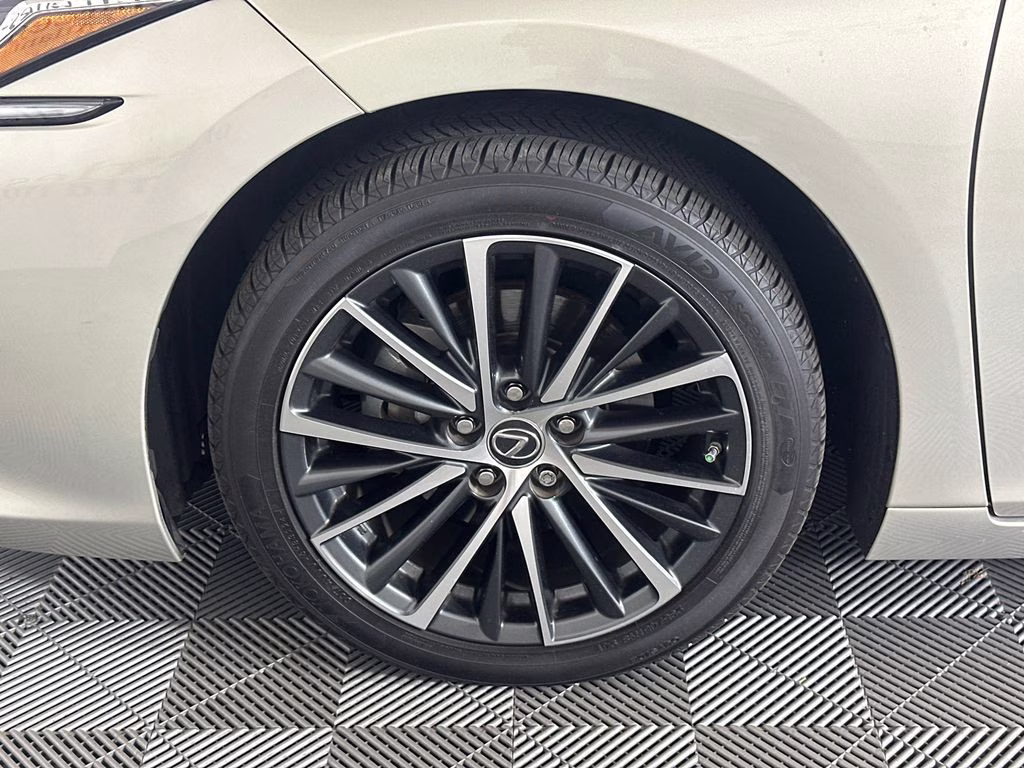 2023 Moonbeam Beige Metallic Lexus ES 350 FWD Sedan