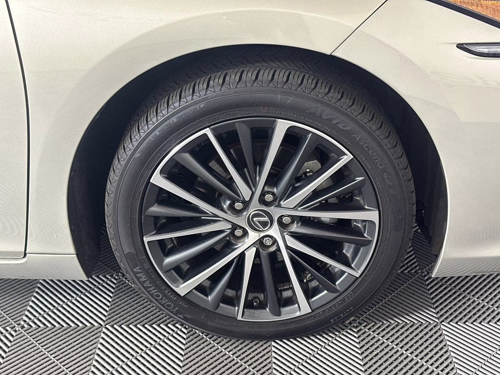 2023 Moonbeam Beige Metallic Lexus ES 350 FWD Sedan