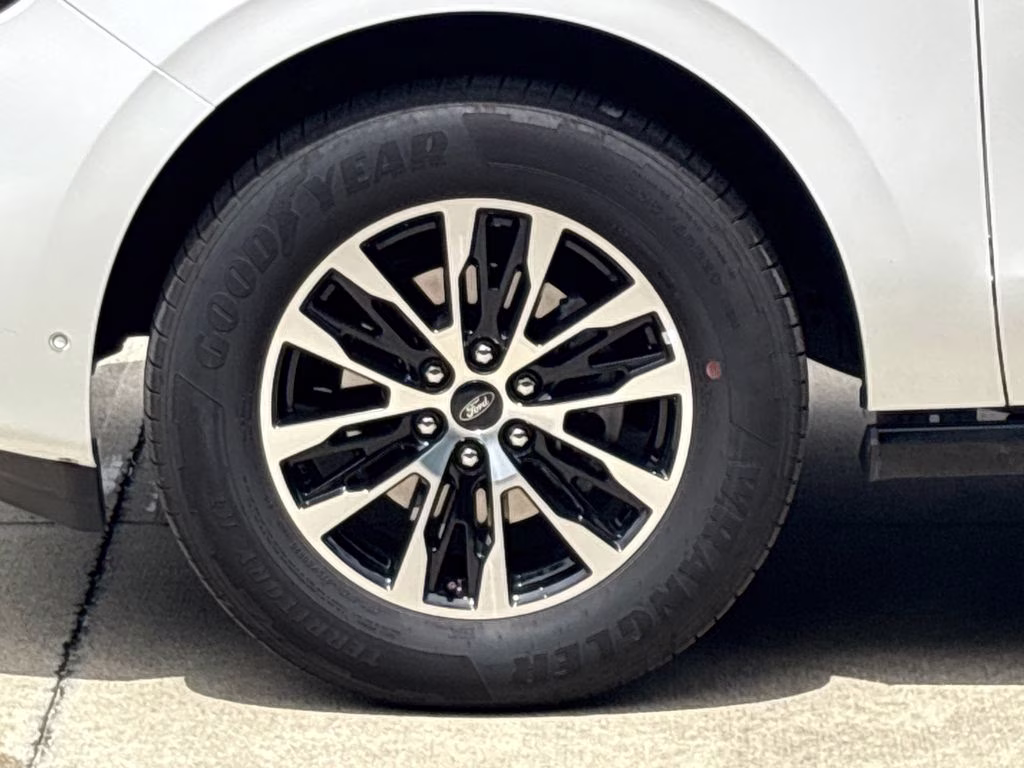 2025 Oxford White Ford Expedition Max Platinum 4X4 SUV
