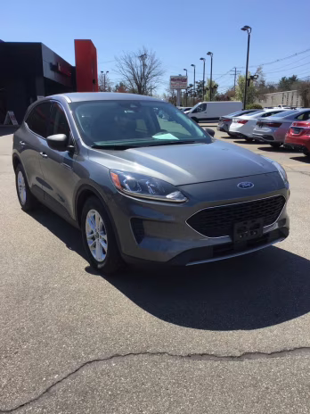 2022 Gray Metallic Ford Escape Hybrid SE FWD SUV