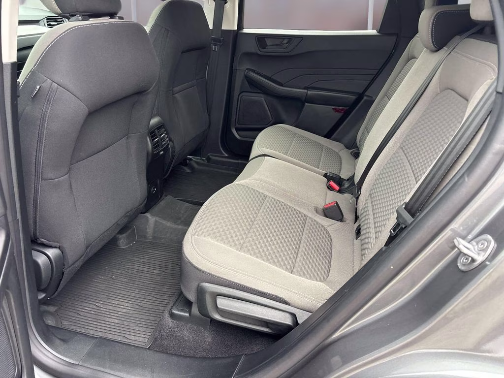 2022 Gray Metallic Ford Escape Hybrid SE FWD SUV