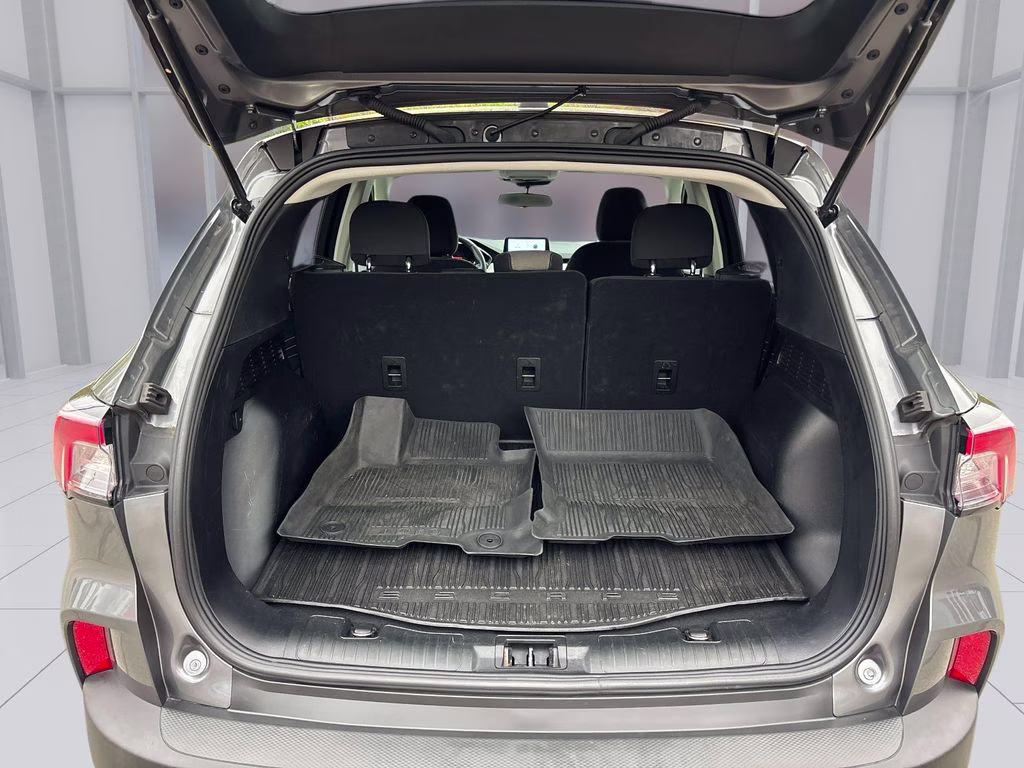 2022 Gray Metallic Ford Escape Hybrid SE FWD SUV